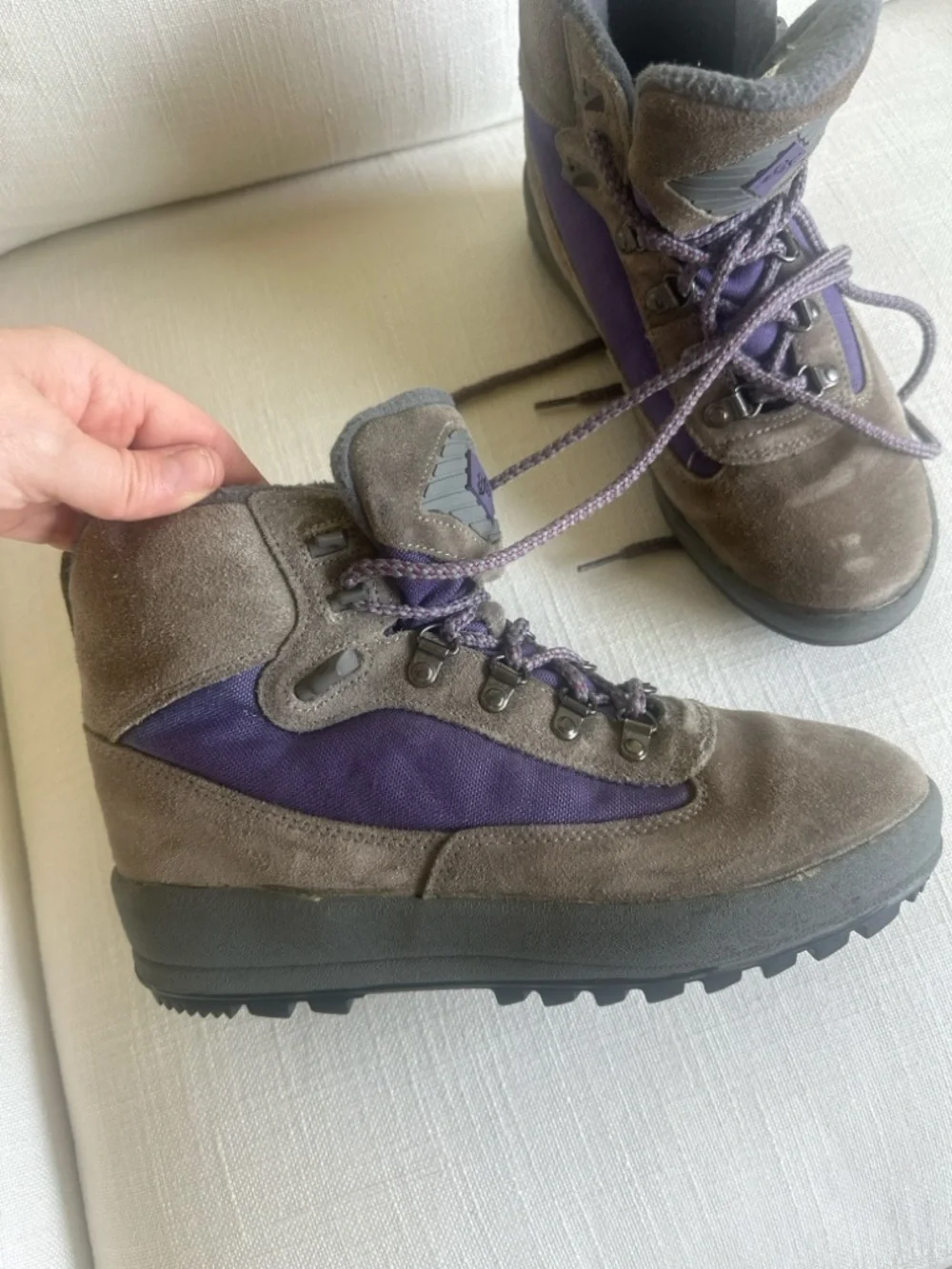 Eddie Bauer Snow Trekker Hiking Boots Women’s Size 9 Brown Purple